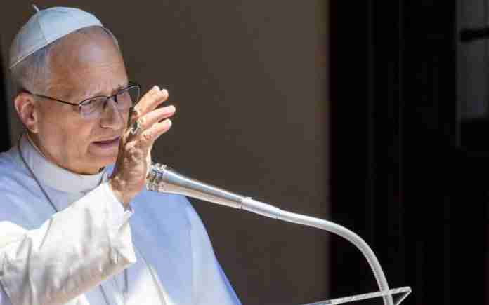 El Papa reza el ángelus el domingo 12 de julio desde el Palacio Apostólico de Castel Gandolfo. Crédito: Daniel Ibañez/ EWTN News