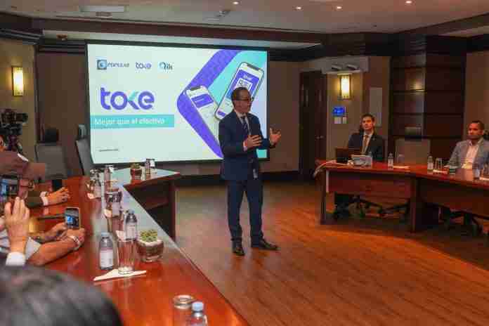 La actividad, realizada en la Torre Popular, reunió a ejecutivos y periodistas para conocer los avances de Toke y su contribución a la inclusión financiera.