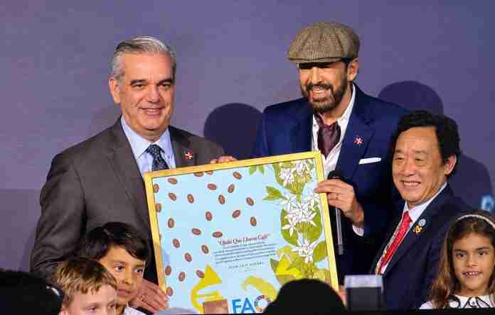 El presidente Luis Abinader, el artista Juan Luis Guerra y el director general de la FAO Qu Dongyu